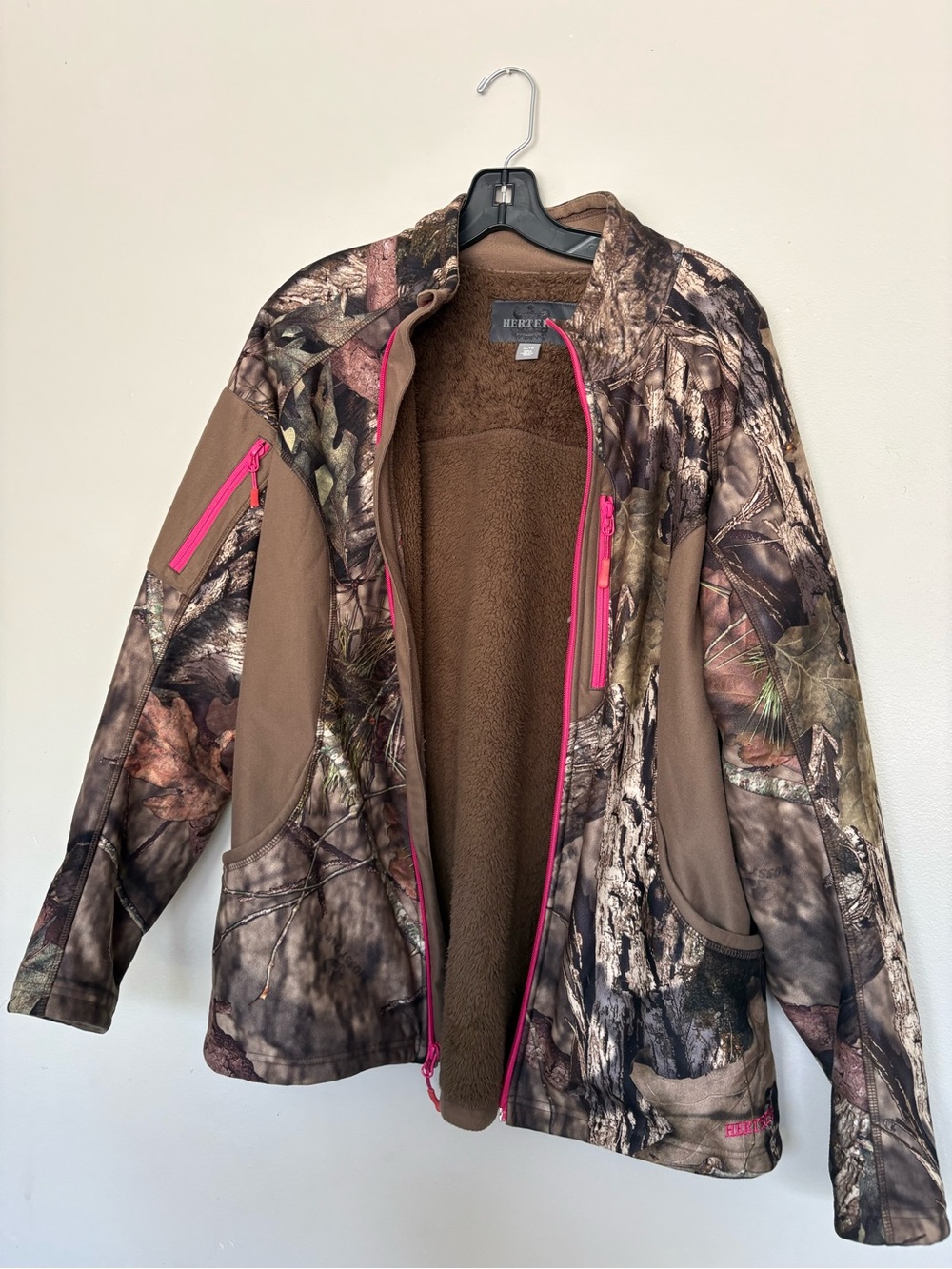 HERTER’SCamo Hunting Jacket with Pink Trim by